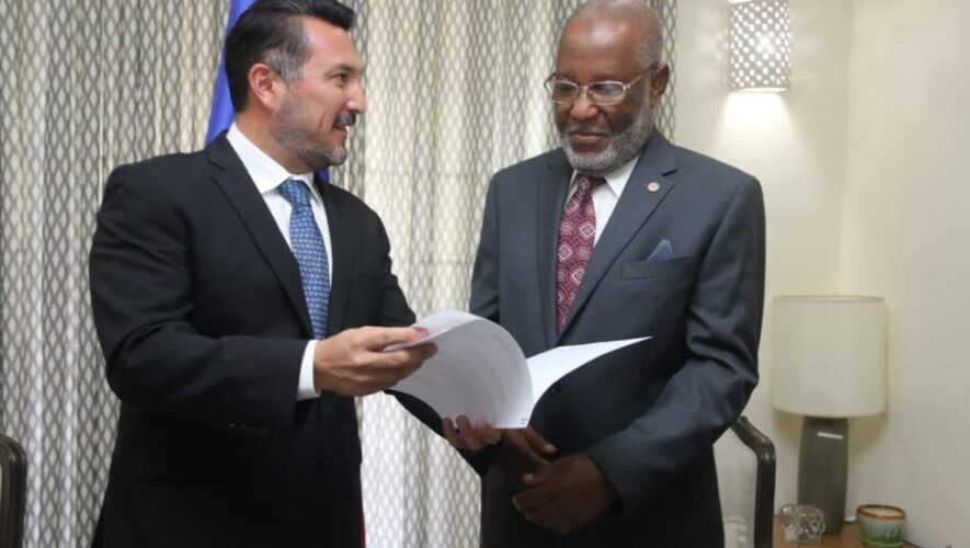 L’Ambassadeur mexicain Daniel Cámara remet sa lettre de Cabinet au ministre<br>Jean Victor Généus
