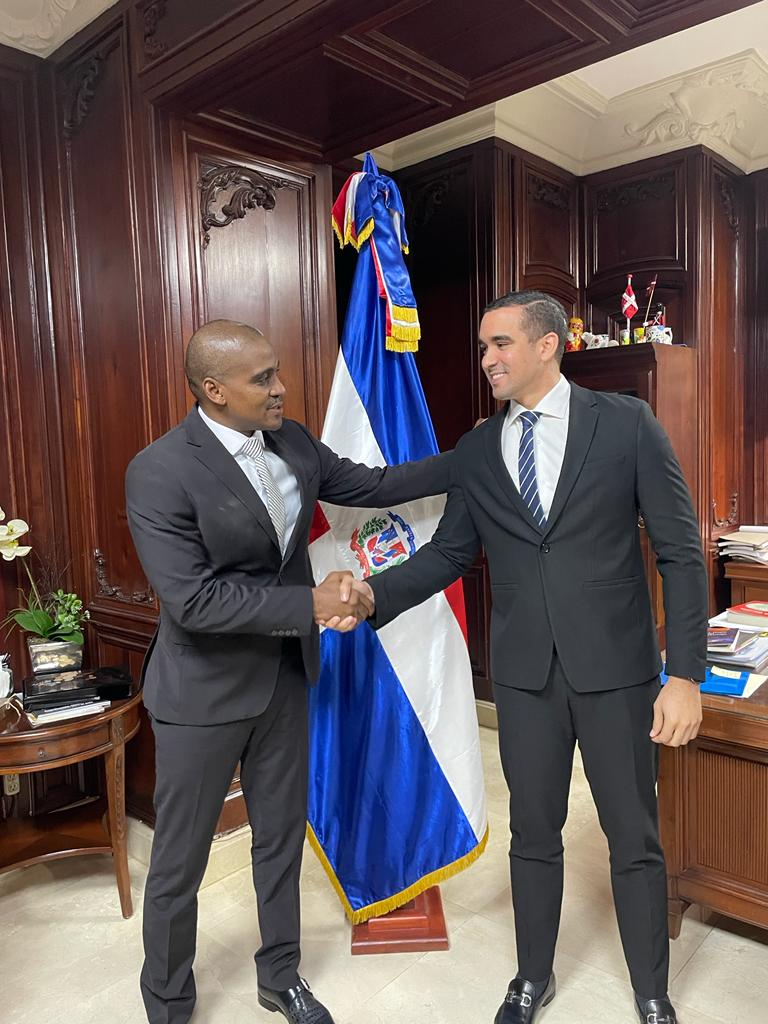 Campagne anti-haïtienne: Newton Louis St. Juste a rencontré des autorités politiques et d’autres acteurs de la société civile dominicaine