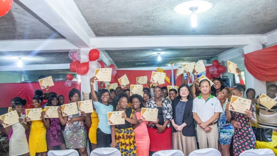 Le MCFDF et l'Ambassade de la République de Chine(Taïwan) en Haïti certifient 40 jeunes en cosmétologie