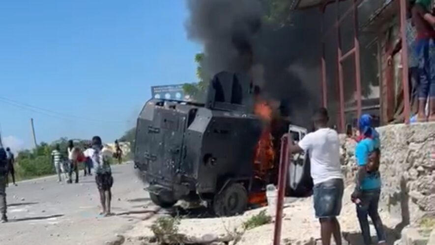 Un char blindé de la PNH incendié à Canaan par des bandits