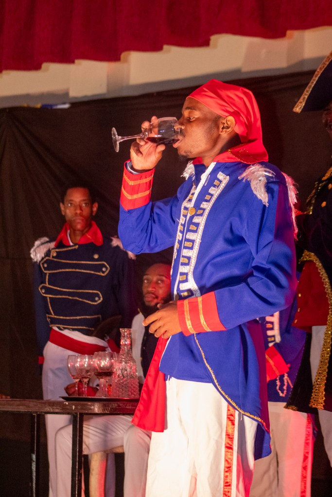 Une scène décrivant le moment où Dessalines est choisi comme gouverneur à vie et où les généraux Pétion, Boisrond Tonnerre, Yayou et Gérin trinquent en son honneur.