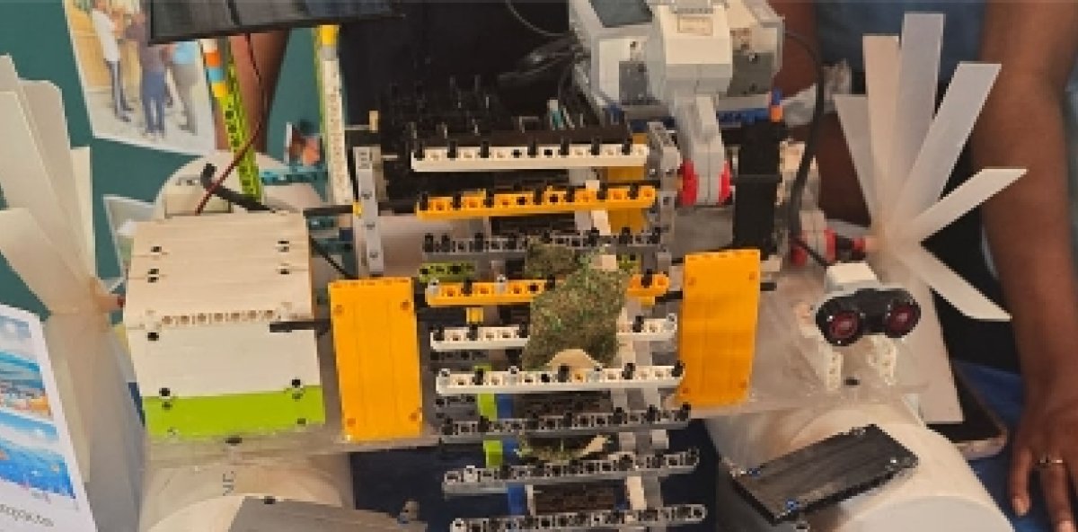 Étudiants conçoivent un bateau innovant pour la collecte de sargasse