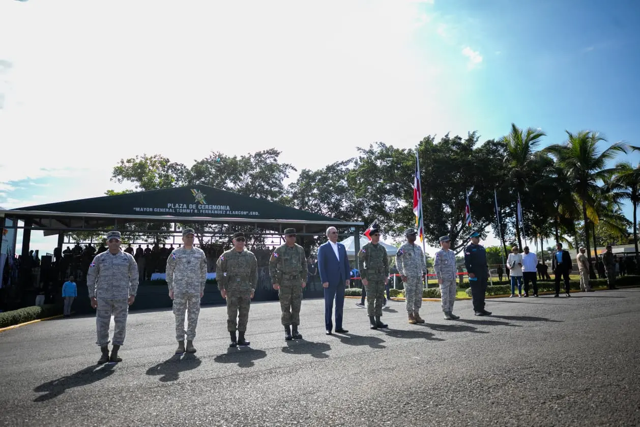 Abinader fournit du nouveau matériel militaire et d'urgence pour renforcer la sécurité nationale