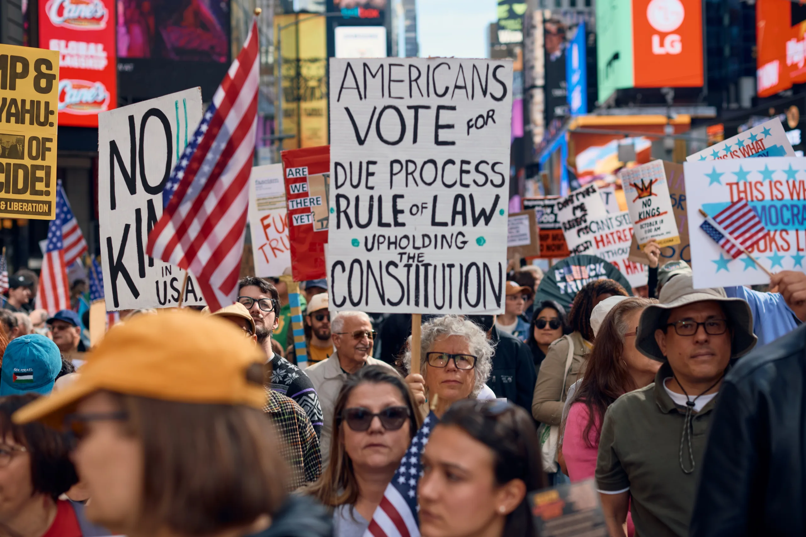 Projet de loi à New York : autoriser les résidents à poursuivre les agents de l’ICE et du CBP pour violations des droits civiques