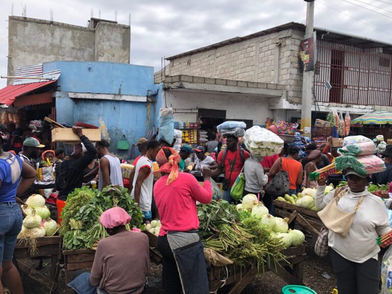 Des dizaines de Haïtiens dépendent des groupes d’épargne pour accéder au crédit face à l’absence de prêts bancaires