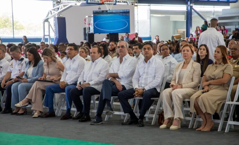 Abinader inaugure le complexe sportif et lance les Jeux Femmes 2026 en République Dominicaine