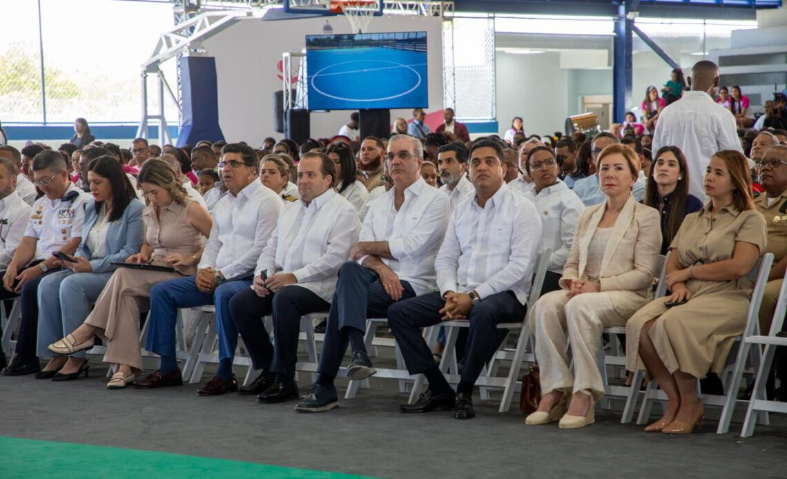 Abinader inaugure le complexe sportif et lance les Jeux Femmes 2026 en République Dominicaine