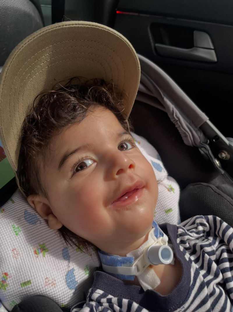 Dayron attend toujours son traitement coûteux : sa famille lance un appel à la protestation pour son obtention