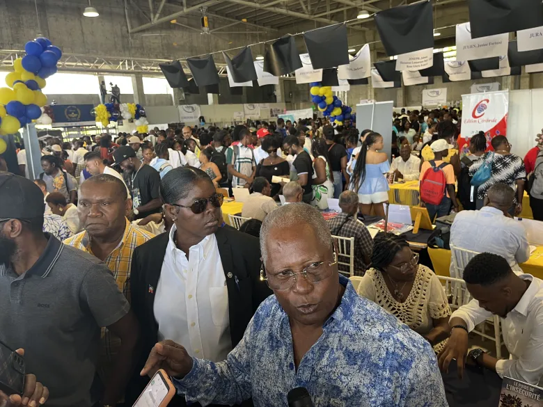 Ancien président provisoire d’Haïti Jocelerme Privert lors de la 32e édition de Livres en Folie à l’hôtel El Rancho à Pétion-Ville, le jeudi 4 juin 2026. Photo by Juhakenson Blaise / The Haitian Times
