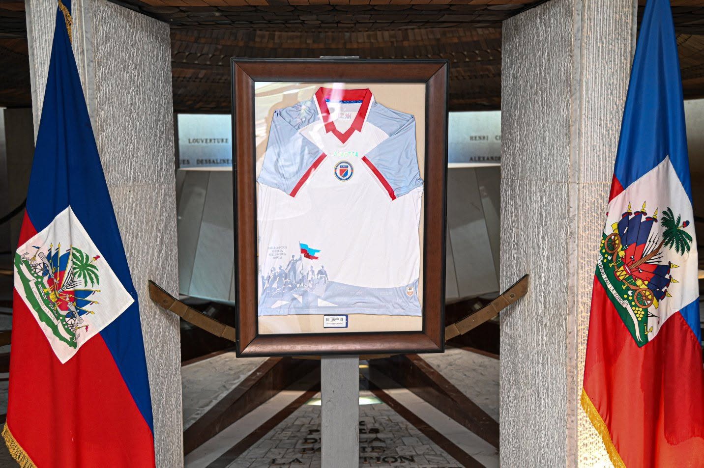 Maillot de la Coupe du Monde haïtien refusé par la FIFA exposé au musée national