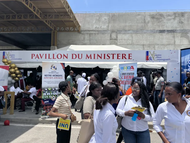 Le pavillon du ministère de la Culture et de la Communication d’Haïti, un des partenaires du 32e Livres en Folie, à l’hôtel El Rancho à Pétion-Ville, le jeudi 4 juin 2026. Photo by Juhakenson Blaise / The Haitian Times