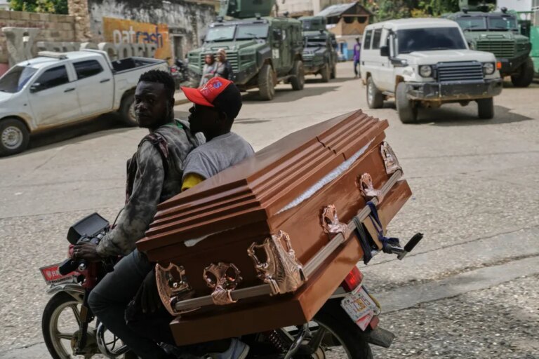 Haïtiens réclament des explications à la police après la mort de 47 personnes et la kidnapping de plus de 50 par des gangs