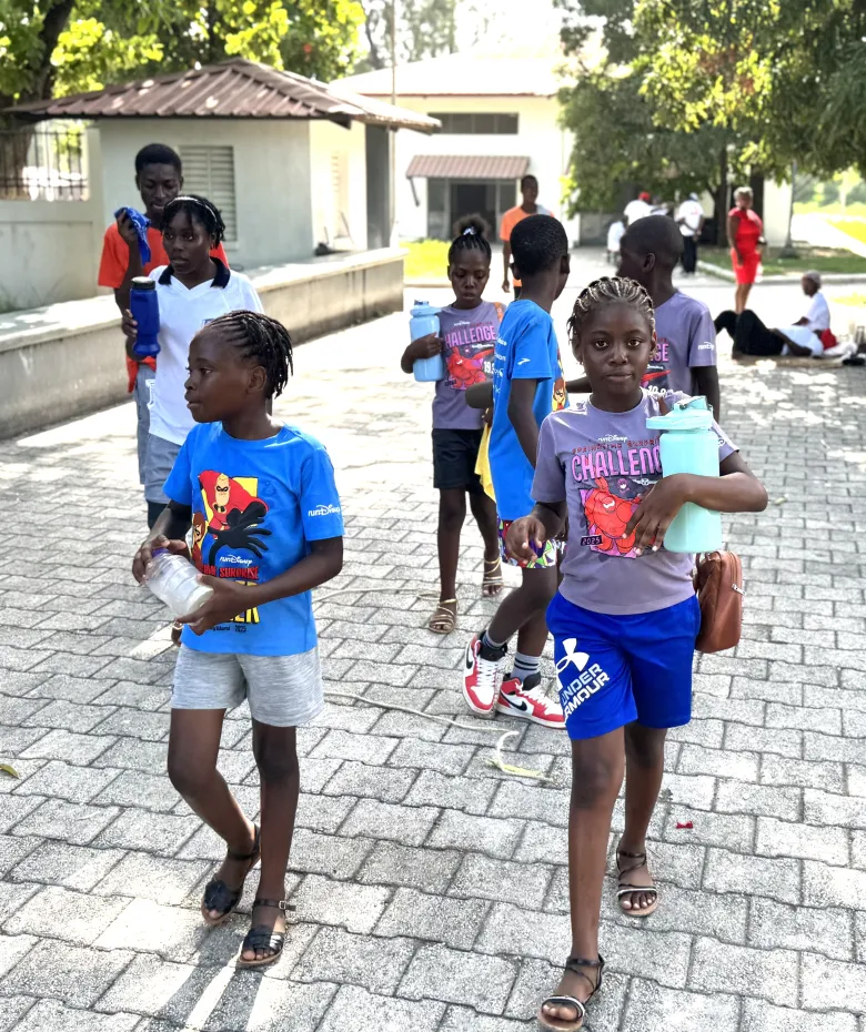 Jeux traditionnels haïtiens : une pause ludique pour les enfants face aux écrans