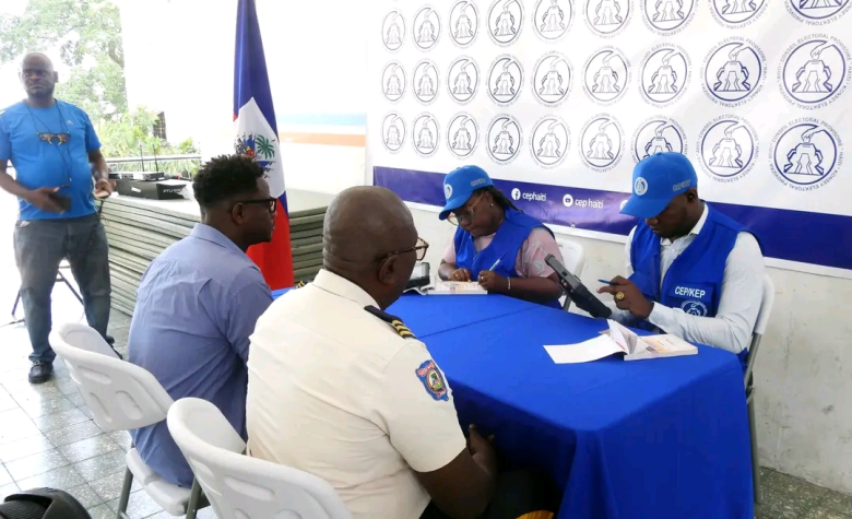 Les habitants ruraux du nord-ouest d’Haïti peinent à accéder aux bureaux d’enregistrement électoral