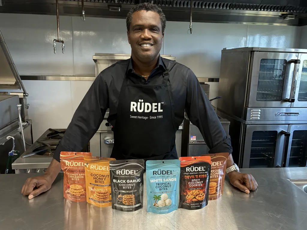 Rudel Simon, entrepreneur originaire de Buffalo, fait découvrir les saveurs des Caraïbes dans les rayons de snacks à New York