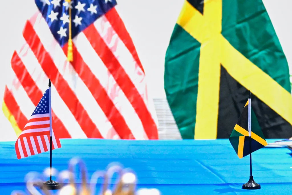 Colère en Jamaïque face à l'accord pour accueillir des migrants expulsés par les États-Unis