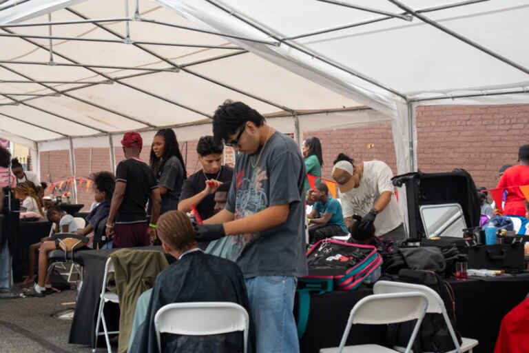 Foire de la rentrée à Newark : fourniture gratuite et espoir pour les Haïtiens en difficulté
