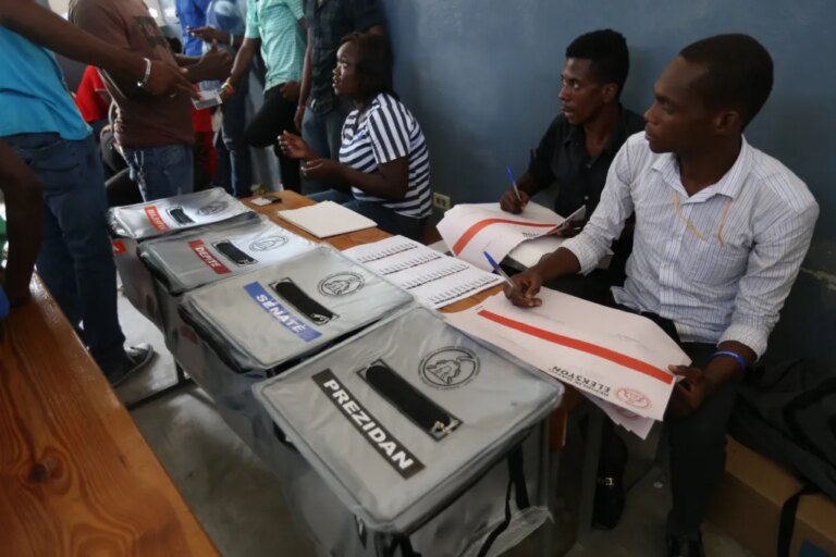 Haïti ouvre le dépôt des candidatures pour les élections nationales face à l'insécurité qui bouleverse les lieux de soumission