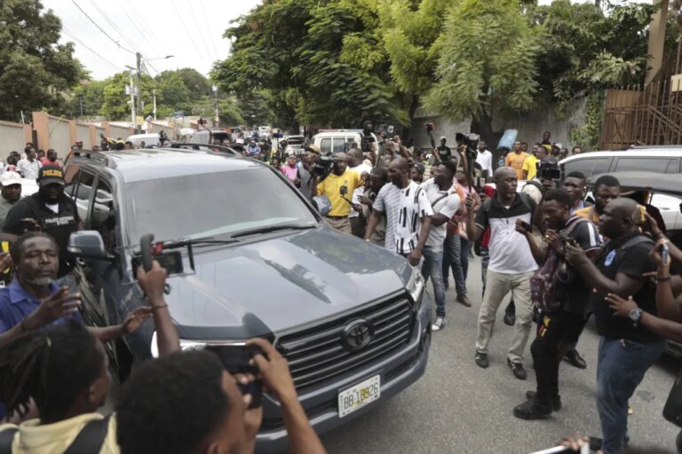 Suspects dans l'assassinat de Moïse extradés d'Haïti vers les États-Unis : réactions des Haïtiens