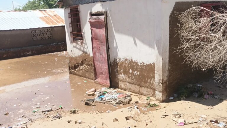Vague tropicale provoque des inondations à Gonaïves : 1 mort et 1 500 maisons endommagées