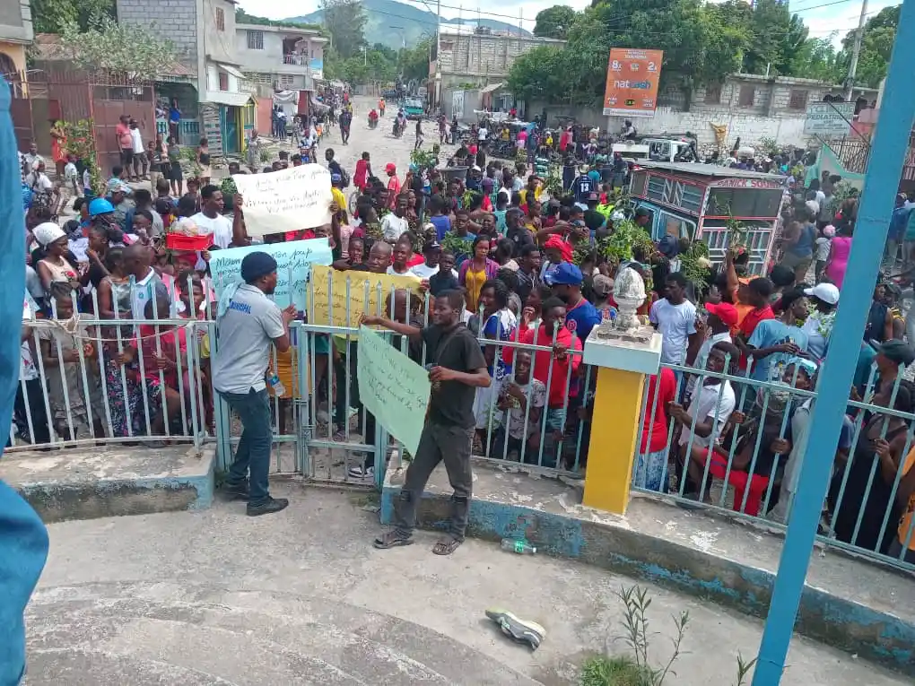 Le maire de Gros-Morne en Haïti appelle les habitants à quitter les quartiers contrôlés par les gangs face à l'augmentation de la violence
