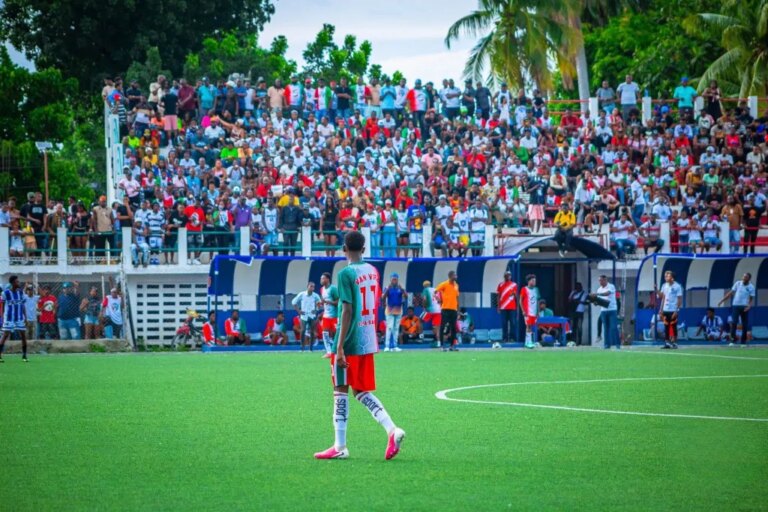 Ligue haïtienne en difficulté : des équipes de villégiature attirent des joueurs avec de l'argent et des matchs