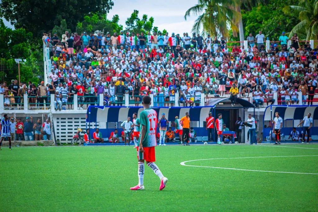 Ligue haïtienne en difficulté : des équipes de villégiature attirent des joueurs avec de l'argent et des matchs