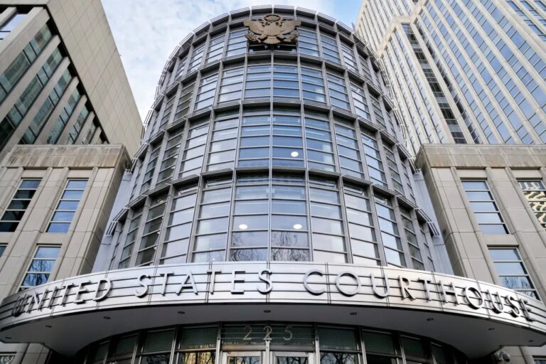 Préparateur de déclarations fiscales de Long Island condamné pour fraude ayant coûté plus d’un million de dollars à l’IRS